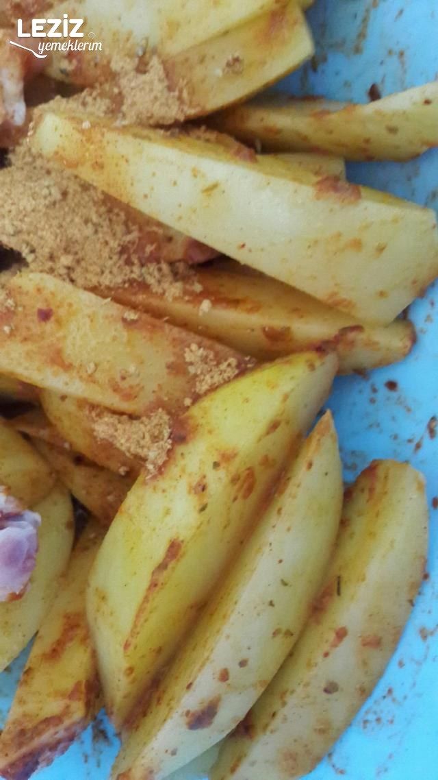 Fırında Soslu Tavuklu Patates