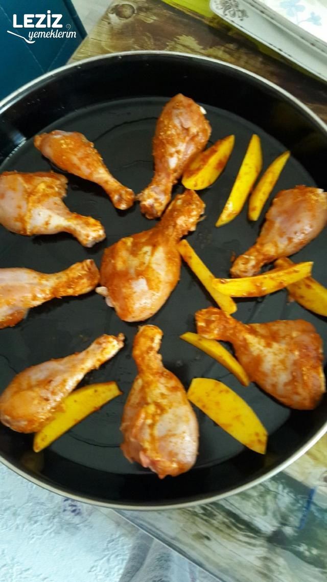 Fırında Soslu Tavuklu Patates