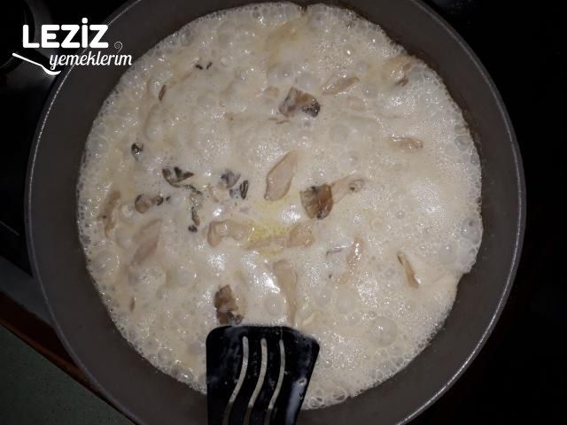 Tavuklu Mantarlı Kremalı Penne