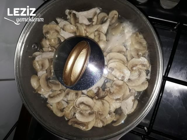 Tavuklu Mantarlı Kremalı Penne