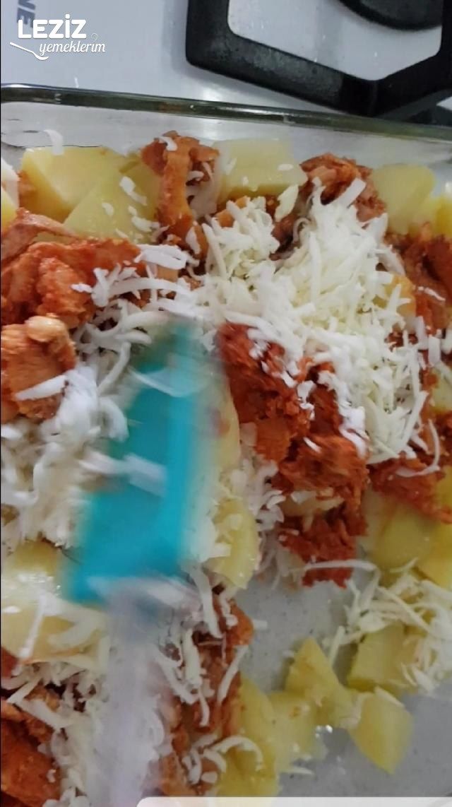 Beşamel Soslu Patatesli Tavuk Tarifi