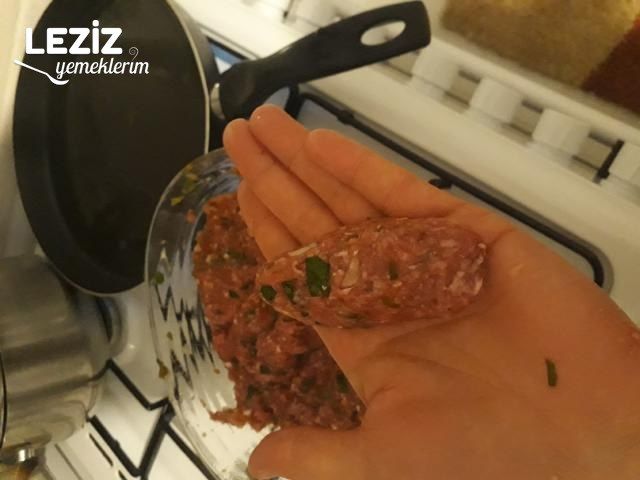 Ekmek Arası Köfte