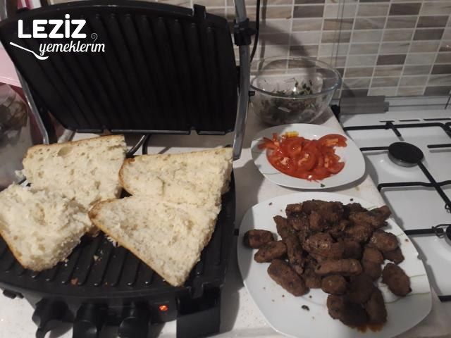 Ekmek Arası Köfte