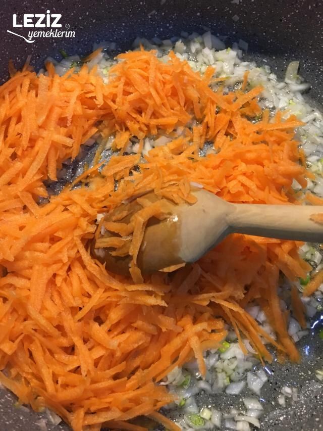 Havuçlu Kuşüzümlü Pilav