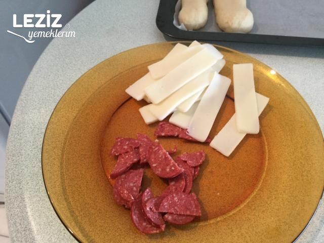 Yumuşacık Kolay Poğaça Kaşarlı Ve De Sucuklu