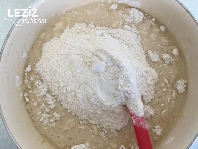 Yumuşacık Kolay Poğaça Kaşarlı Ve De Sucuklu