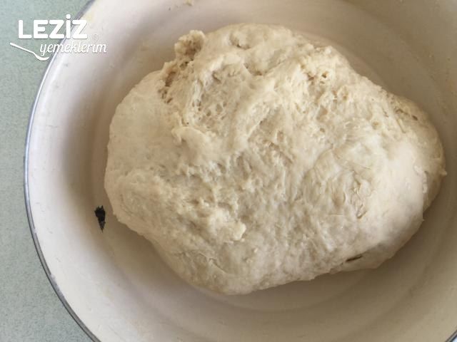 Yumuşacık Kolay Poğaça Kaşarlı Ve De Sucuklu