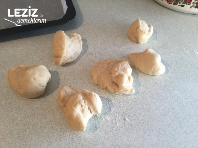 Yumuşacık Kolay Poğaça Kaşarlı Ve De Sucuklu
