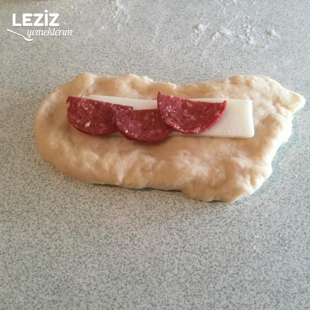 Yumuşacık Kolay Poğaça Kaşarlı Ve De Sucuklu