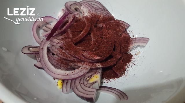 Kebapçılardaki Soğan Salatası