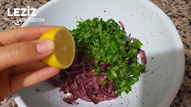 Kebapçılardaki Soğan Salatası