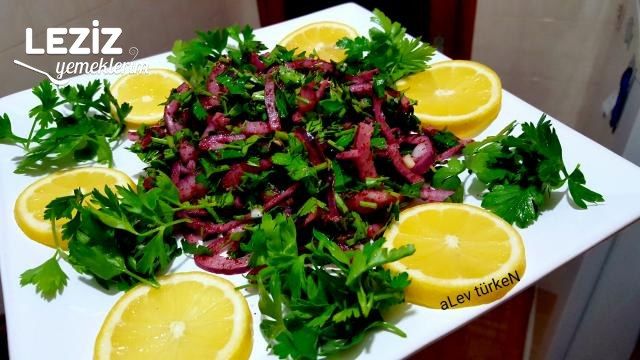 Kebapçılardaki Soğan Salatası