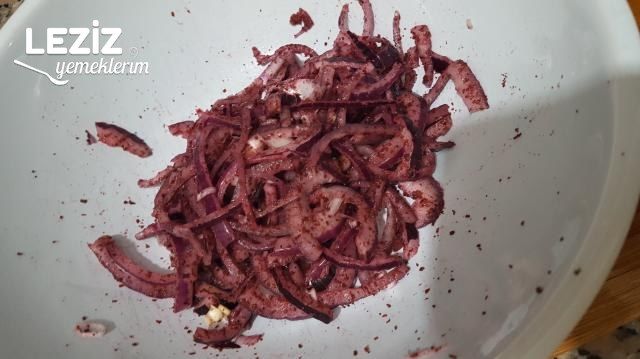 Kebapçılardaki Soğan Salatası