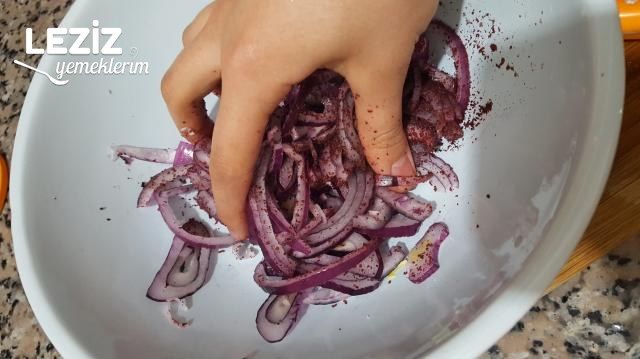 Kebapçılardaki Soğan Salatası