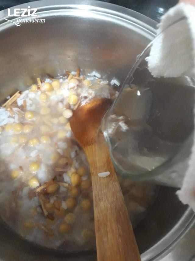 Erişteli Nohutlu Pirinç Pilavı