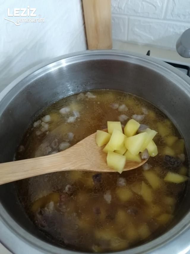 Yoğurtlu Etli Patates Çorbası