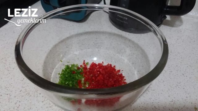 Nefis Acılı Ezme Tarifi