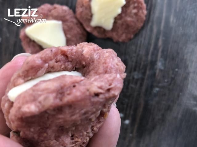 Kaşarlı Cızbız Köfte