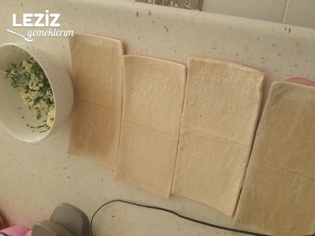 Peynirli Milföy Börek