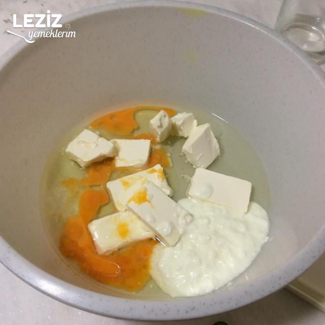 Peynirli Dereotlu Poğaça Tarifi