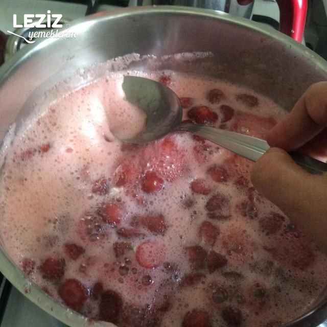 Çilek Reçeli Nasıl Olur
