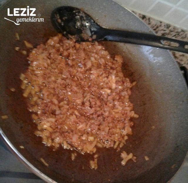 Enfes Mayalı Kıymalı Poğaça