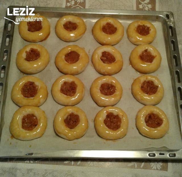 Enfes Mayalı Kıymalı Poğaça