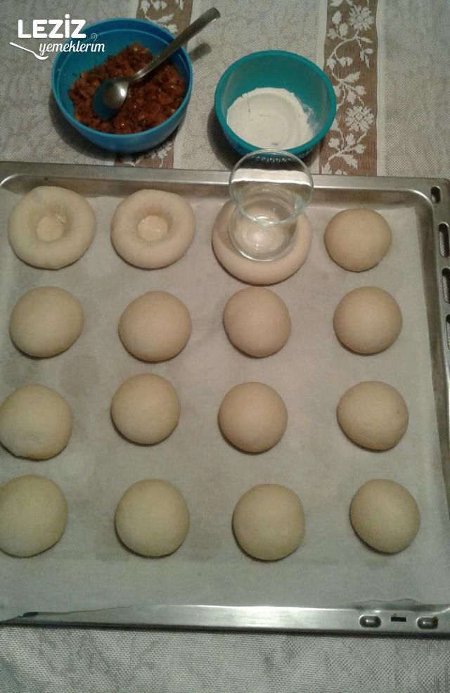 Enfes Mayalı Kıymalı Poğaça