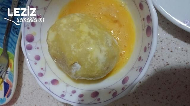 Patates Topları İçinde Sürpriz Yumurtalar