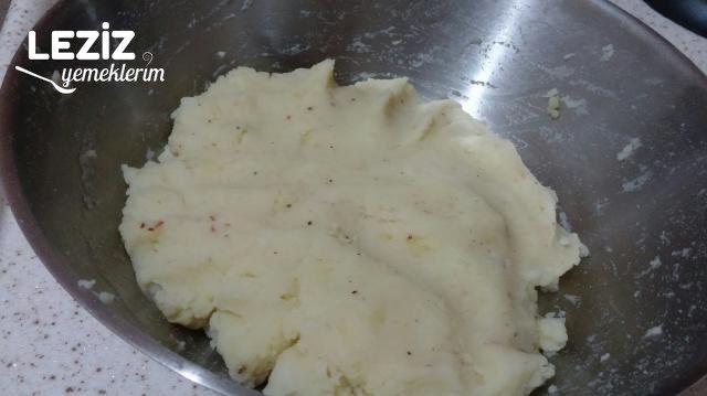 Patates Topları İçinde Sürpriz Yumurtalar