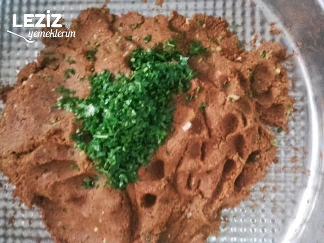 Ev Yapımı Etsiz Çiğ Köfte Nasıl Yapılır