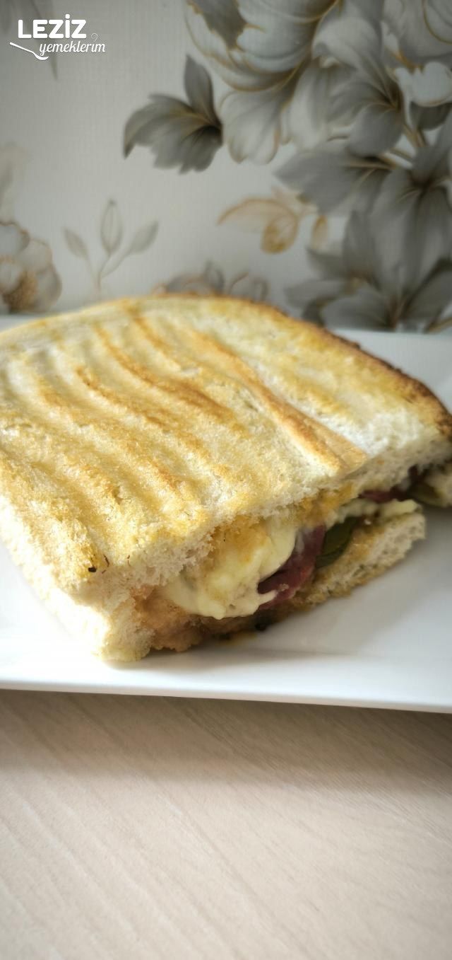 Evde Ayvalık Tostu Tarifi