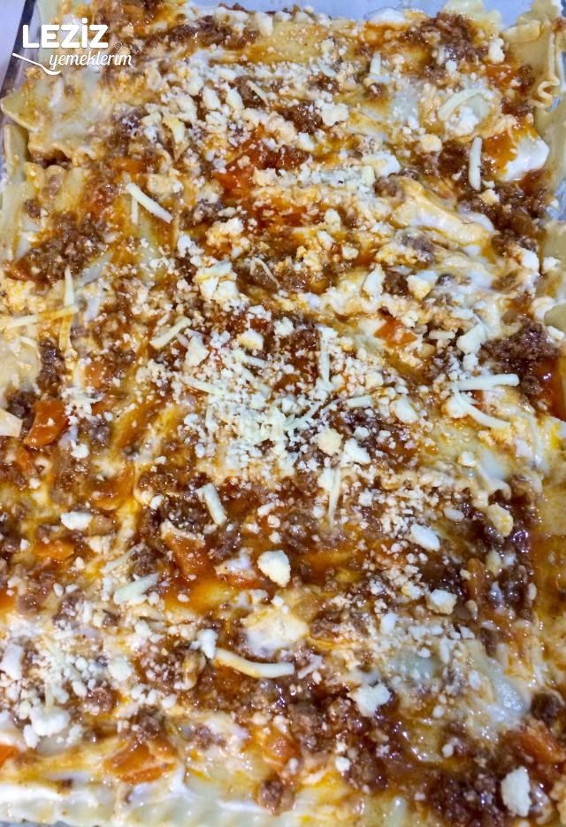 Ragü Soslu Lazanya