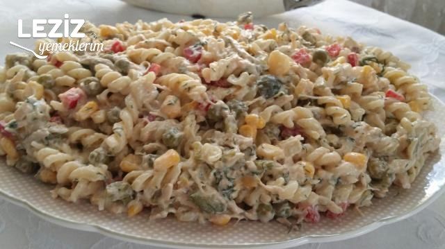 Nefis Tavuklu Makarna Salatası