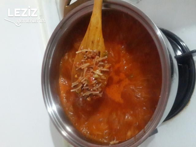 Kıymalı Sebzeli Tel Şehriye Çorbası