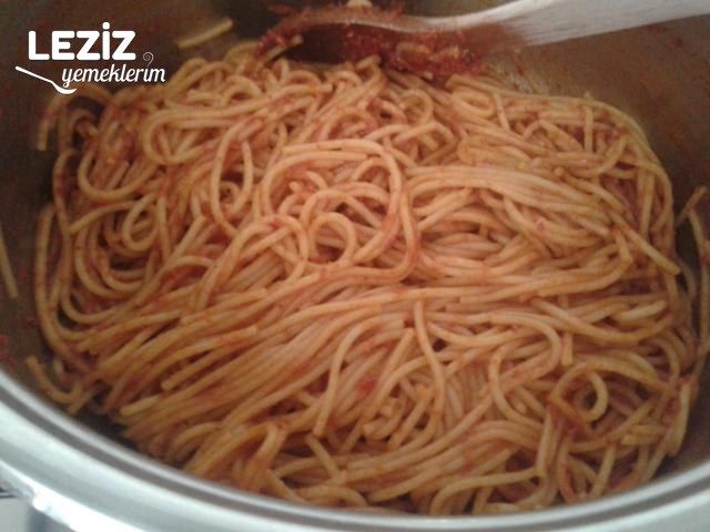 Salçalı Soslu Spagetti Tarifi