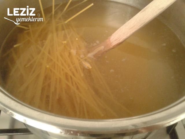 Salçalı Soslu Spagetti Tarifi