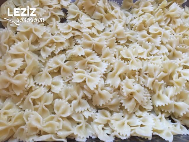 Fırında Beşamel Soslu Kıymalı Makarna