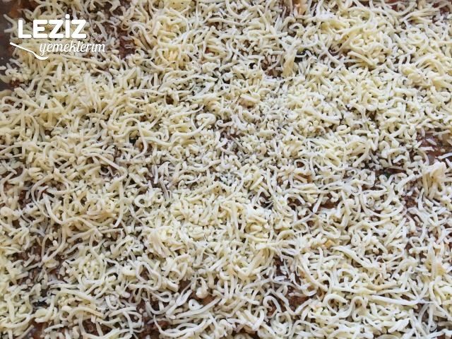 Fırında Beşamel Soslu Kıymalı Makarna