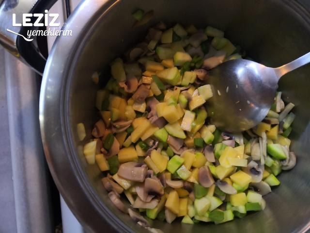 Mantarlı Sebze Çorbası