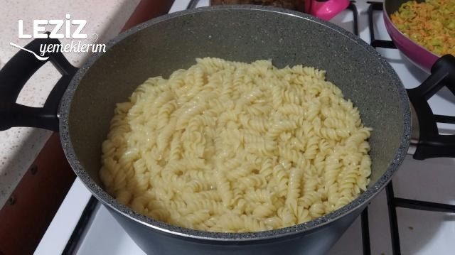 Yumurtalı Tereyağlı Nefis Makarna