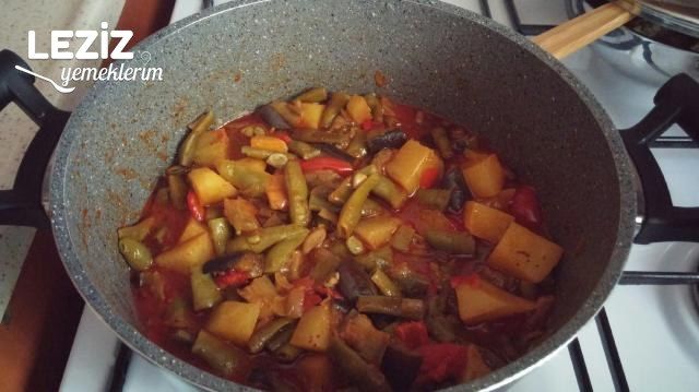 Etsiz Sebzeli Türlü Tarifi