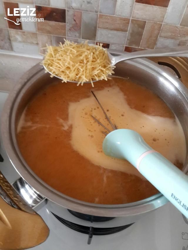 Tel Şehriyeli Tarhana Çorbası