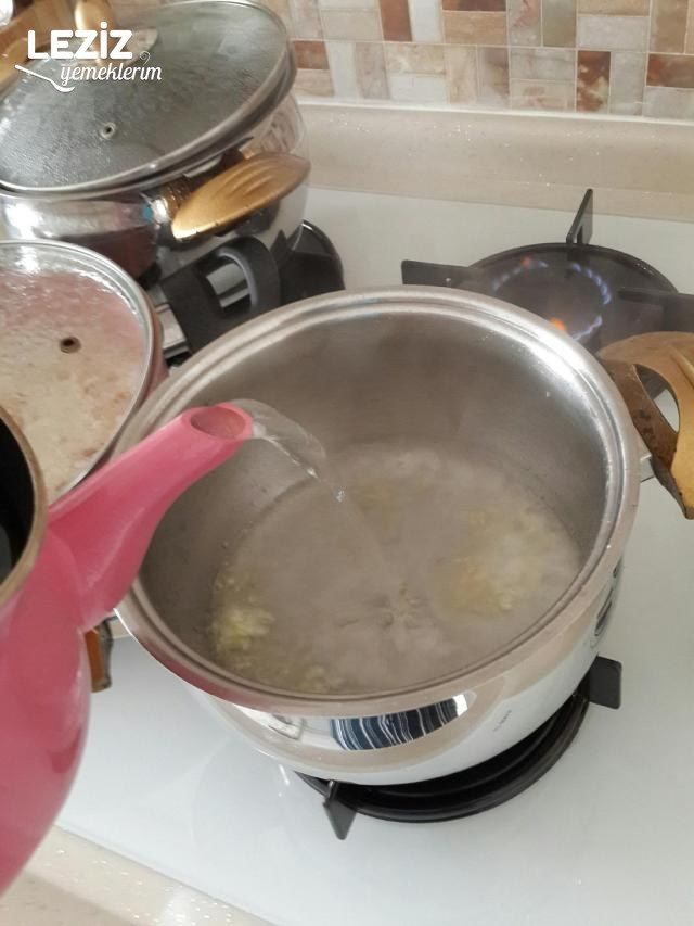 Tel Şehriyeli Tarhana Çorbası