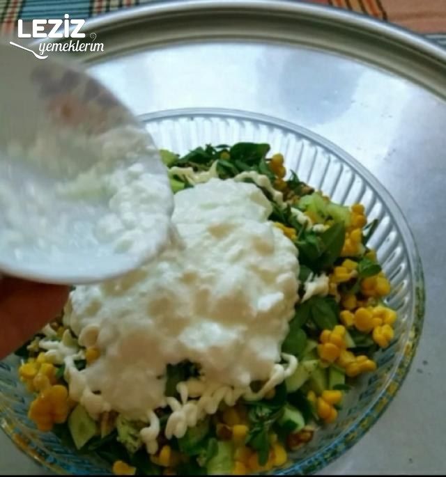 Yoğurtlu Semiz Otu Salatası Tarifi