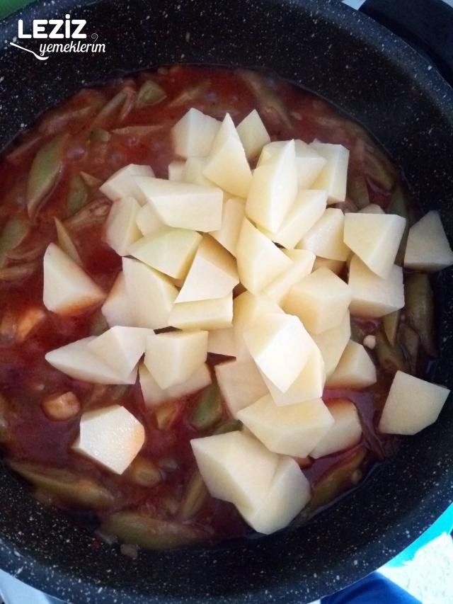 Patatesli Taze Yeşil Fasulye Yemeği