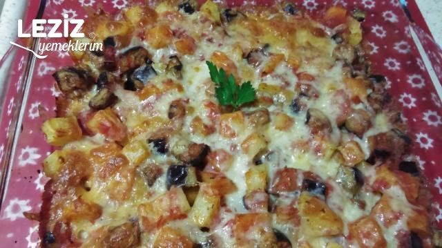 Fırında Domates Soslu Patatesli Patlıcan Yemeği