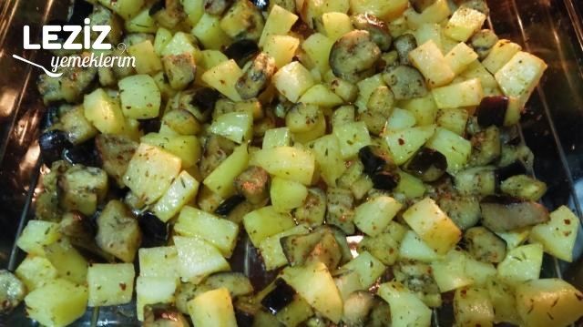 Fırında Domates Soslu Patatesli Patlıcan Yemeği