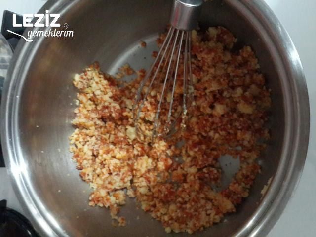 Sütsüz Tereyağlı Domates Çorbası