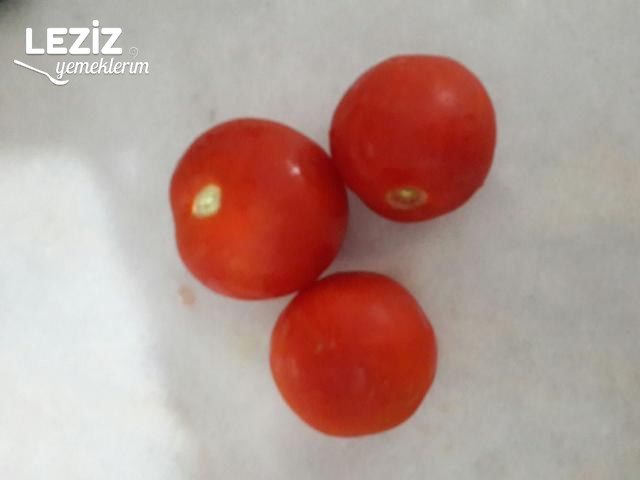 Sütsüz Tereyağlı Domates Çorbası